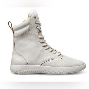 MOBS Tread boot in White/Crackle leather. Size 8